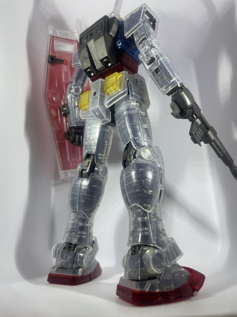 時は、2020年9月。ウェザリングのウェの字も知らずに、好きな機体のガンプラを買い漁りひたすらパチ組みしていたあの頃。ガンプラの一番くじがあると知り、コンビニへ。忘れもしない。下位賞ばかりで爆死するわたしの次に、たった1回で見事B賞を引き当てたあのサラリーマン…。