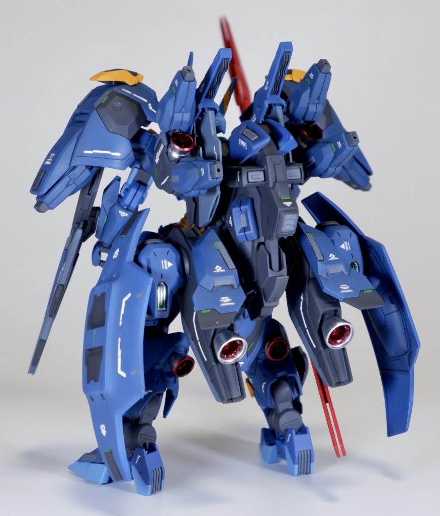 背面ルブリスのバックパックをアレンジして、武装を集約しました！ルブリスのビームライフルや一部のGUNDビットはオミットしました。