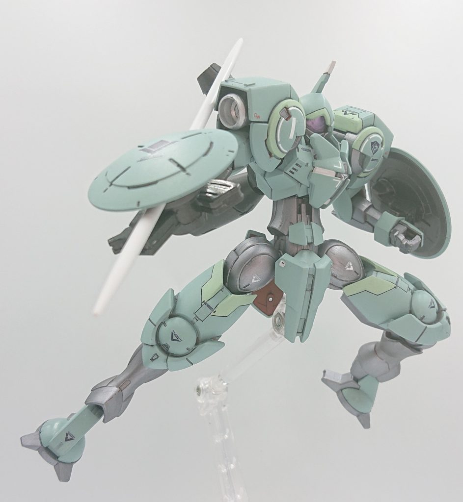 広い可動範囲を持っているためだいたいのポーズは取らせることができる。