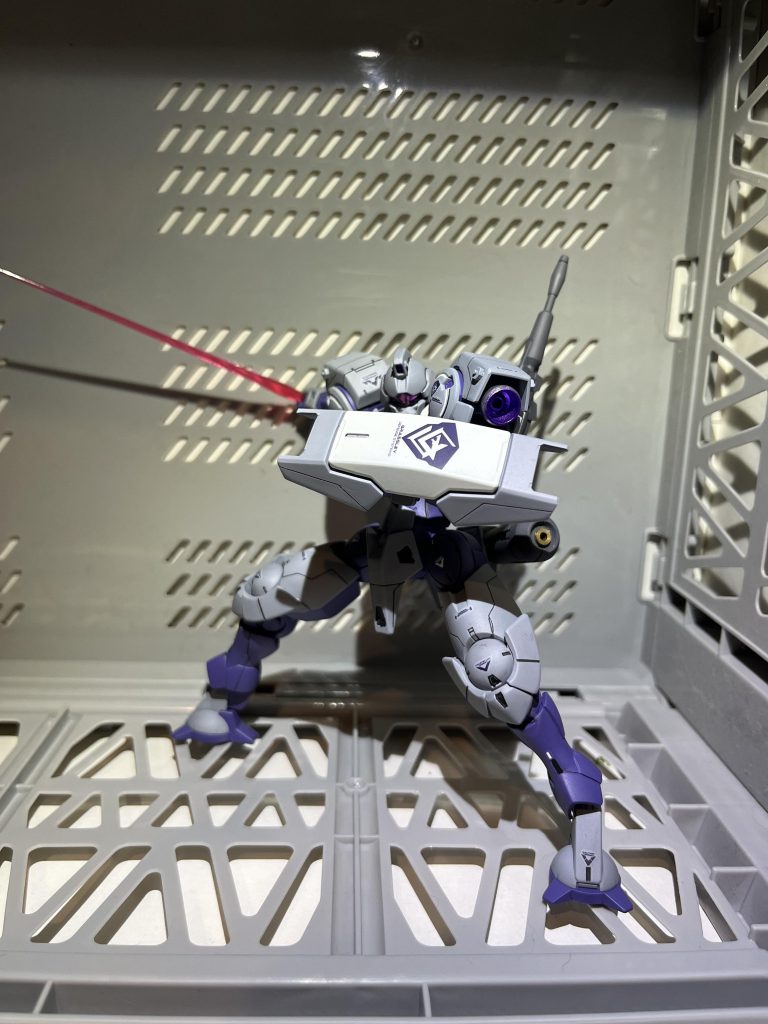 今回のハインドリーシュトルムは、あえてたくさんディテールアップをせずに全体を見て、寂しいところにだけスジボリをちょっと出したぐらいにしています♪