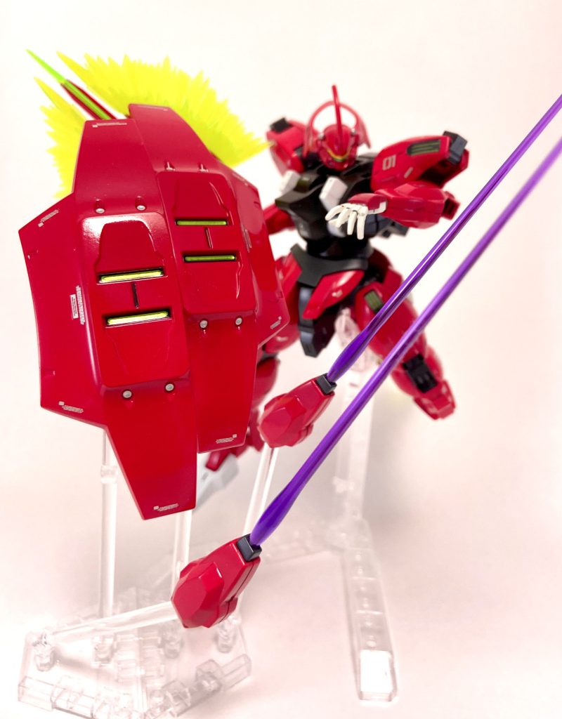 キャンディ塗装ではない、色そのものの艶を出したかったのですが、なかなか難しいですね。自分の顔が写り込むまではできませんでした。