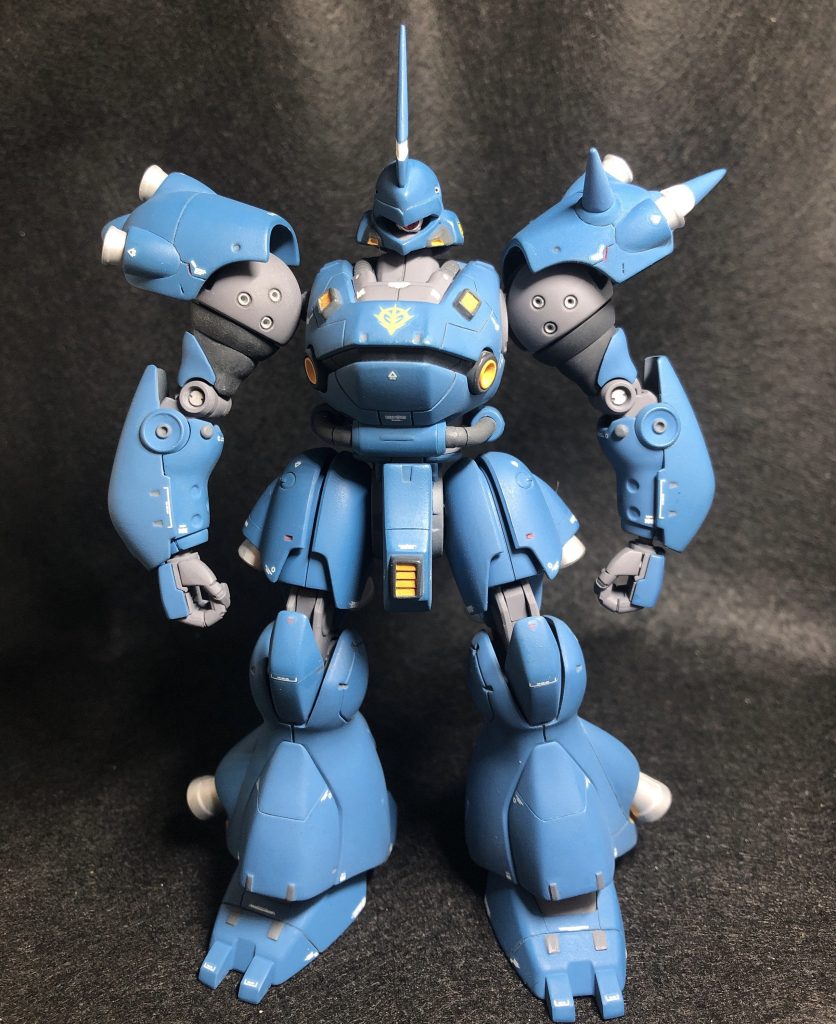 非武装前面肩部や脚部のバーニアをとびださせていますが最初からこうしようと思ったわけではなく、自分の技術力不足で後ハメ加工や塗装の困難さから別パーツにて表現することになりました。