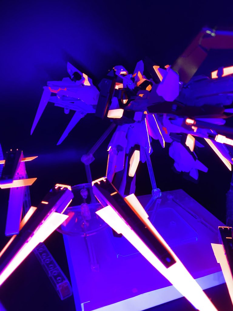 実はブラックライトで光るぞ！2