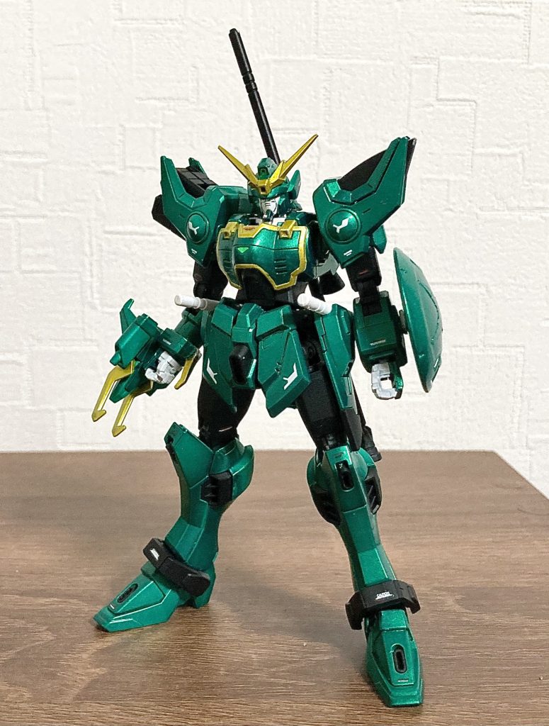 物足りなくなって、余っていたインフィニットジャスティスの下半身を移植しました。