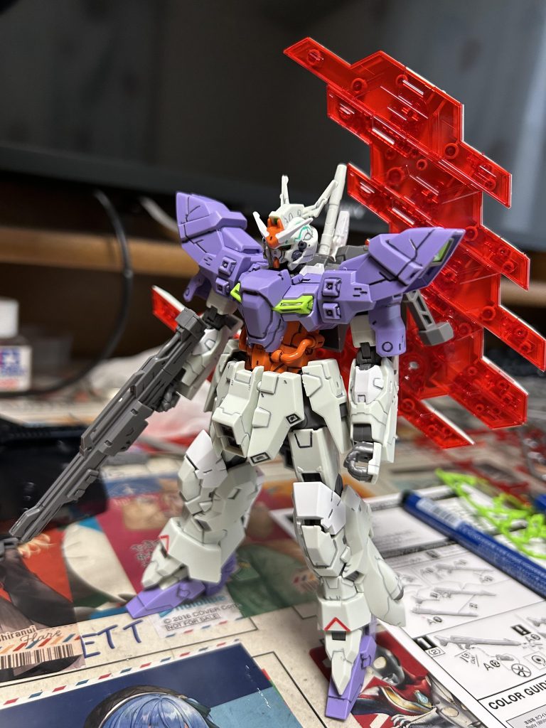 頭部と脚だけ部分塗装しましたが、それだけでも見栄えが全然違うのに驚きました。