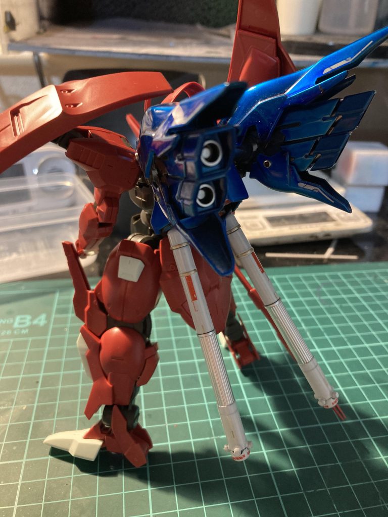 バーニア部も剥がして流用。接続出来るように背面を弄ってます。