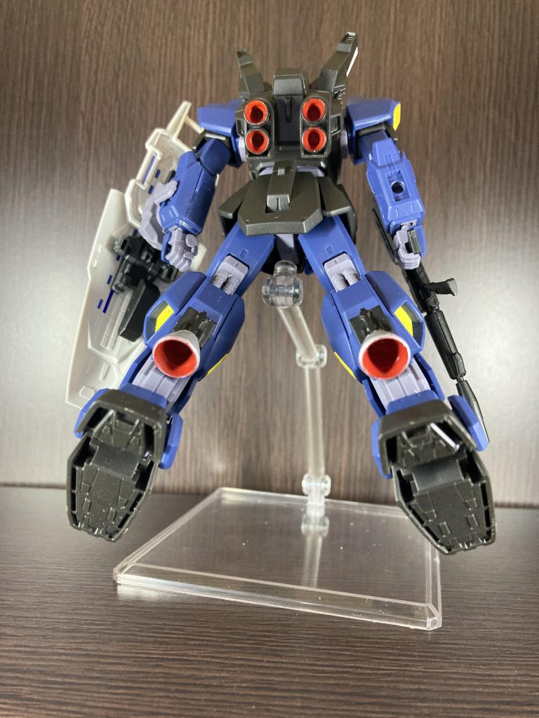 脚部のバーニアは家にあったジャンクパーツを寄せ集めて作りました