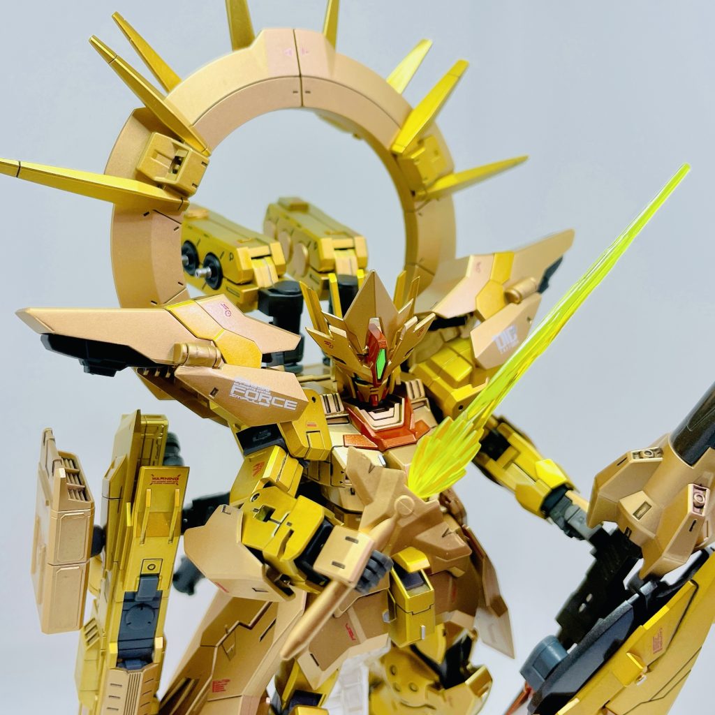 【武装①Gランス/Gサーベル】イージスナイトとジャスティスナイトのものを組み合わせて少しだけ装飾しています!ランスの方はシールド裏の羽も展開可能。