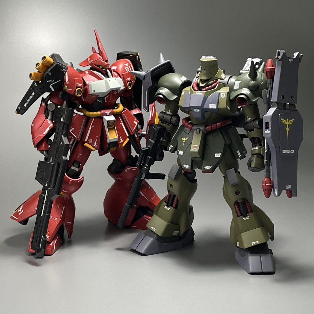 設定集などでは必ずといっていいほど一緒に掲載されている、「ギラ・ドーガ サイコミュ試験型」とパシャリ。ギラ・ドーガ サイコミュ試験型 風https://gumpla.jp/hg/1155917