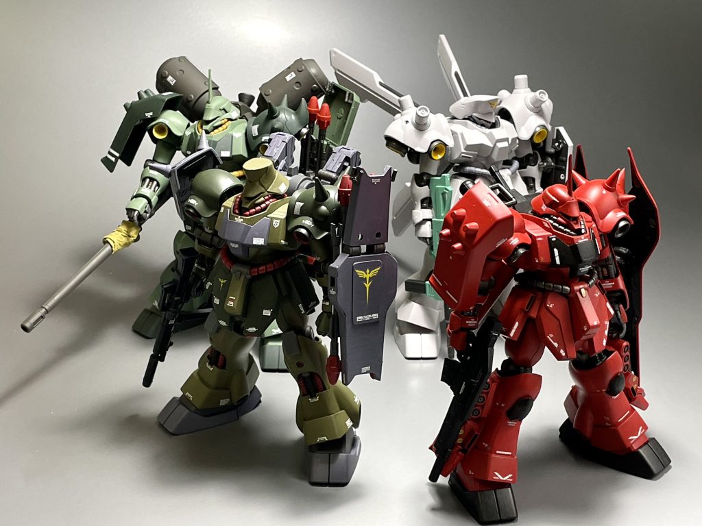 我が家のギラ・ドーガ軍団。レズン機もあるはずなんですが、行方不明です。。。