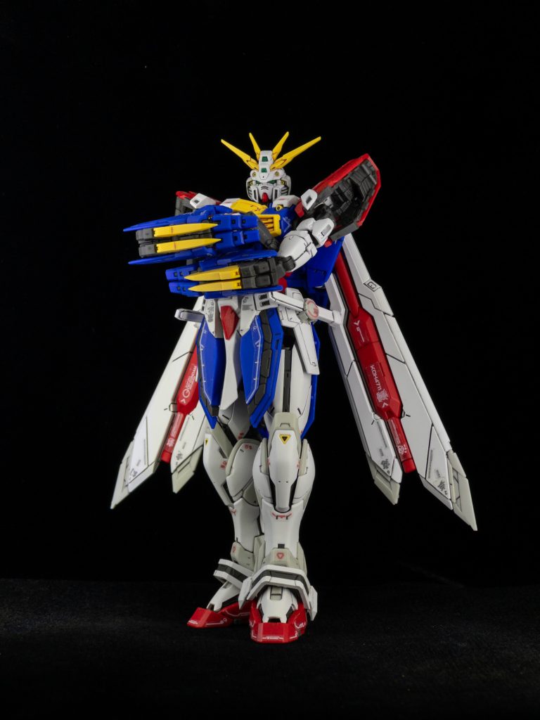 腕組みポーズ。