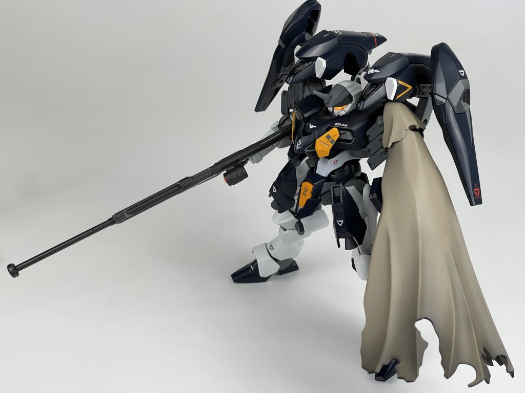 長物ライフルとマントって、ガン×ソードのヴォルケインにも少しイメージがかするんですよね。ヴォルケイン改のように片腕をガトリングの武器腕にしようかとも思いましたがサーベル二刀流を撮りたかったのでやめました。マントは軽くシャドー塗装してます。写真だと飛んじゃいますね〜撮影うまくなりたい…肩フレームとマント側それぞれにネオジム磁石を埋没させ、スマートに着脱できるようにしました