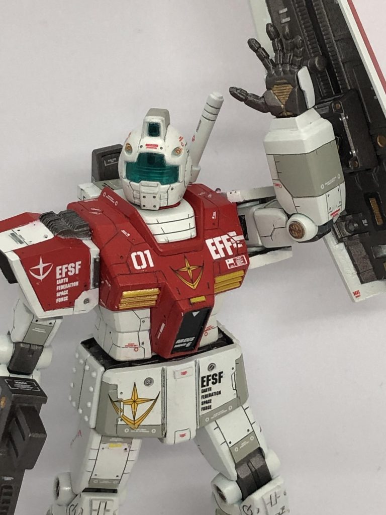 ビームサーベル取り出しモーションで1枚。手のひらやシールドの裏側もしっかり塗り分けました。