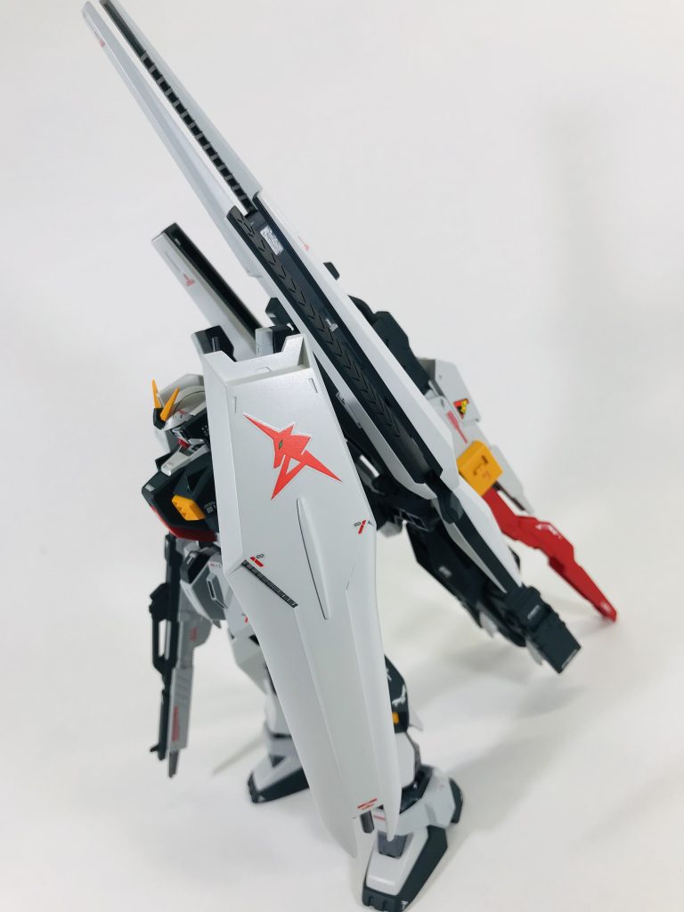 実証検証機なので武装面(ビームライフルとシールド)とカラーリングをνガンダムより転用し、雰囲気を出してみました。