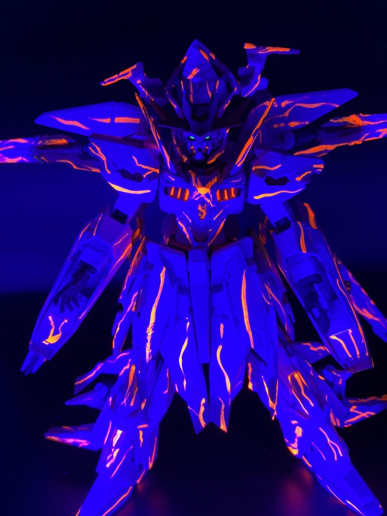 ブラックライトで光るぜ！やったね！