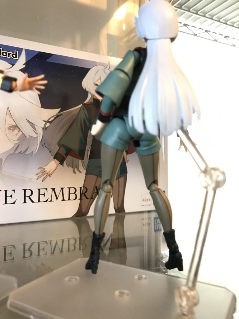 お尻のシワの立体感を出す為に、リアルタッチマーカーで塗っては消して、微妙に色の違いをつけました😅