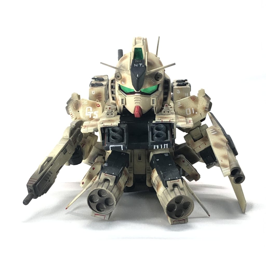 まえGコマンダー:型式番号RX-92LAS(MF-92Sであるという異説も存在する)。 νガンダム試験機のひとつであるRX-92Bに陸専用の増加装甲システムを施した機体(型式番号のLASはLand Armor Systemの略)である。