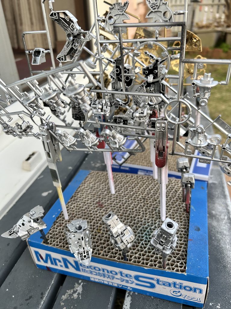 Mr.メタルカラーのアルミで塗装。軽くティッシュで磨きました。