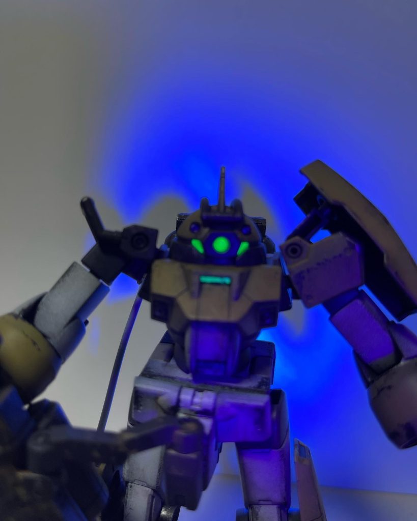 取り敢えずブラックライトで光ります。