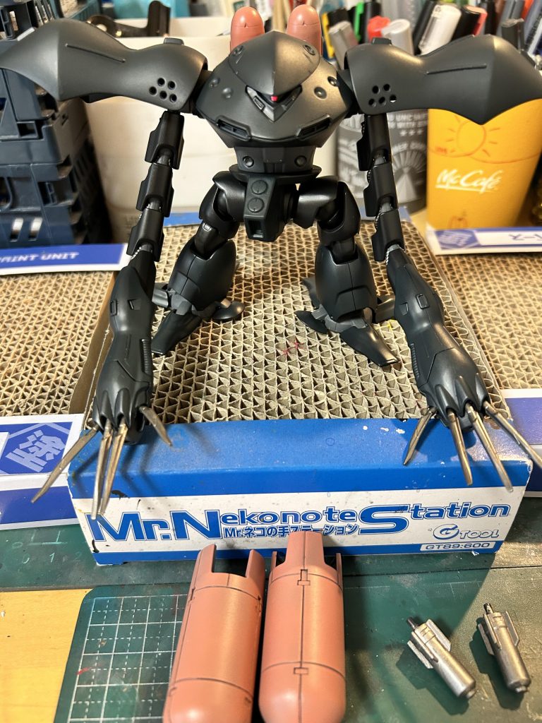 全体の装甲部分はネイビーブルーの予定だったけど…結果装甲部の各ラインに残りました。ネイビーブルーのままでもステルス機の様でカッコ良かったですね。