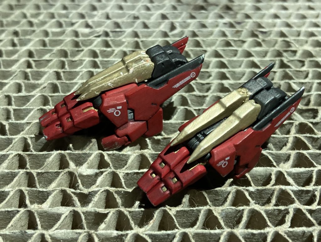  カラーリングもあってか、なんかエピオンのやつっぽいですね。ネオジム磁石を仕込んで取り外し出来るようにしています。