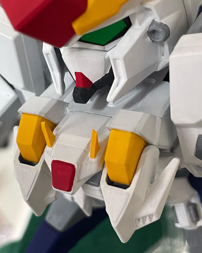 劇場版っぽく、マスクの穴埋め、胸のアンテナをしてます。胸のアンテナは、丁度良いジャンクパーツもないのでプラ板で作成。元デザインと違うけど、まぁいっかの精神で。