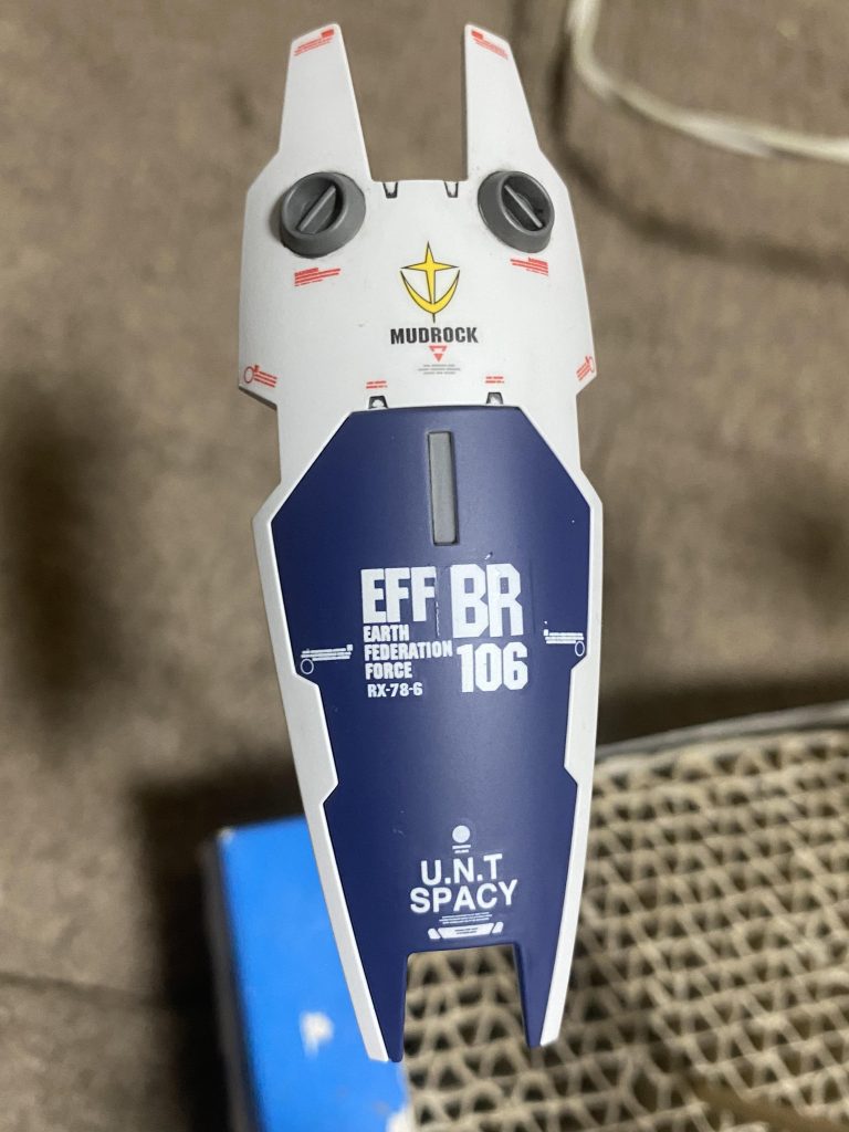 マドロックはアレックスに似ているのでデカールもそれを意識して貼っています。