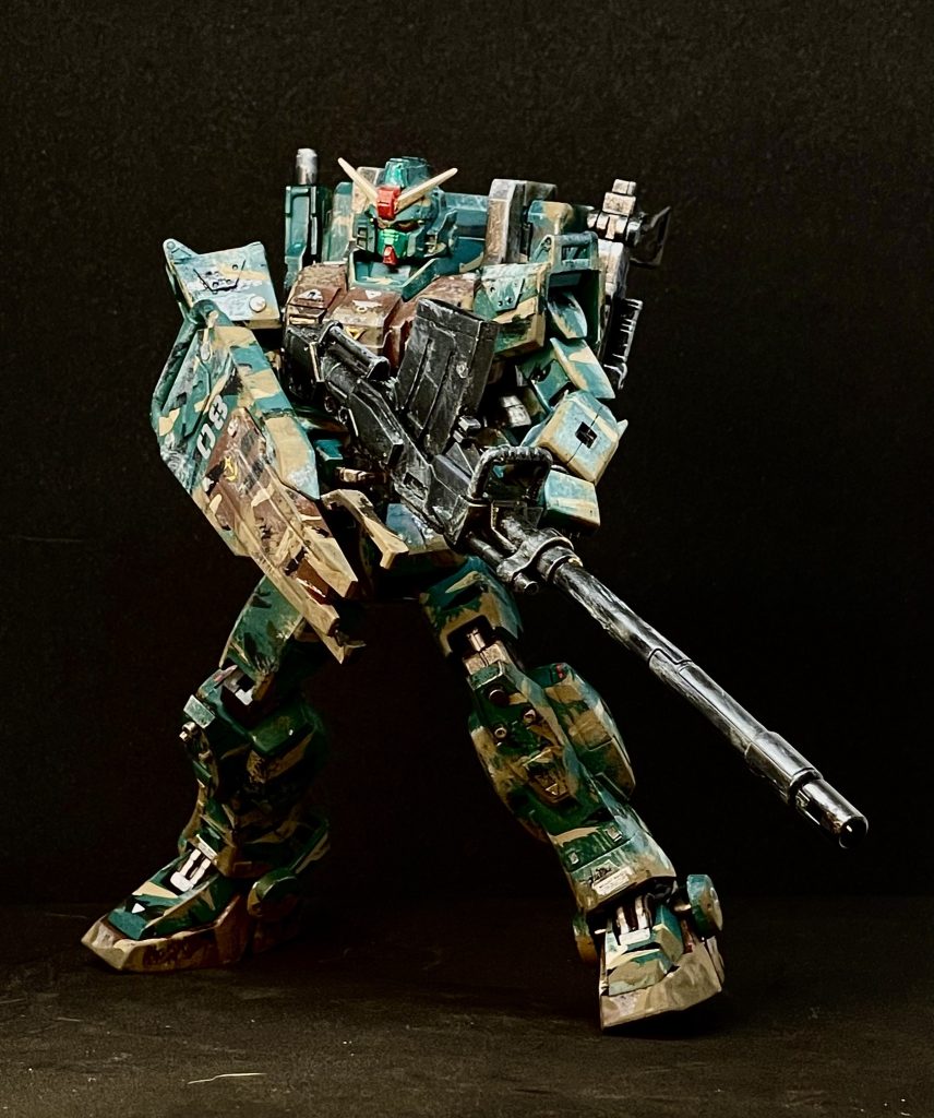陸戦型ガンダムは迷彩もドロドロウェザリングもよく似合う😊