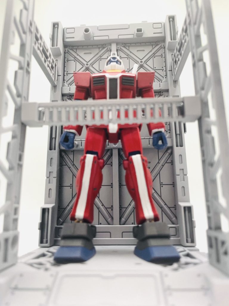 ジャブロー地下で建造中