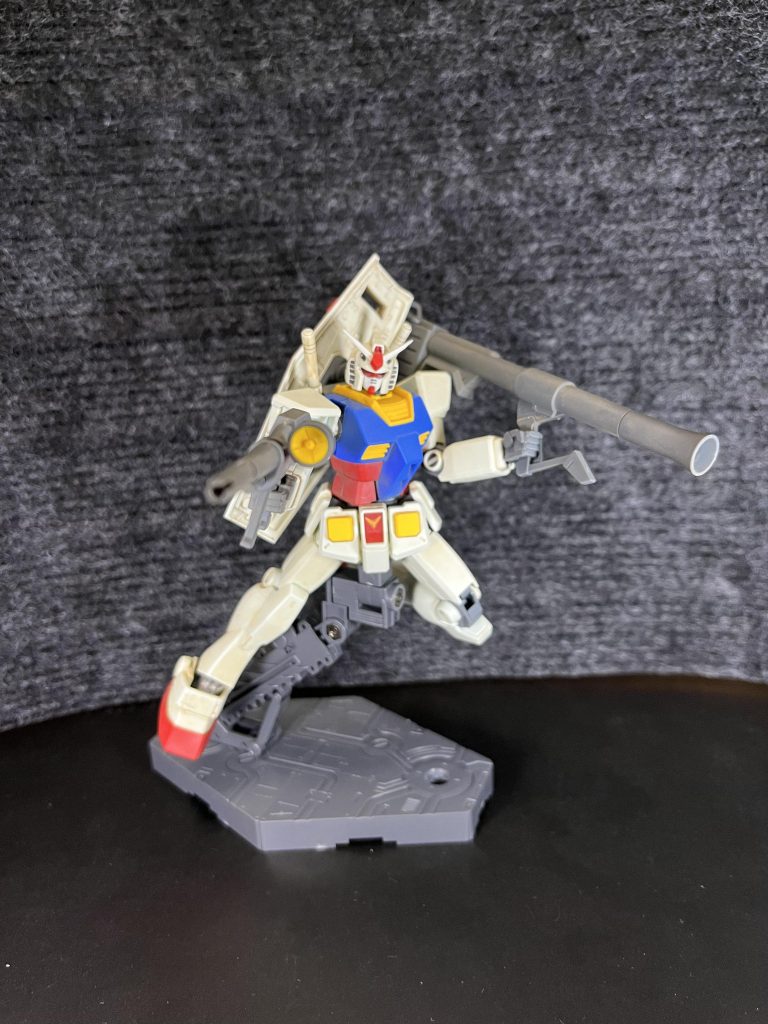 ビームライフル&ハイパーバズーカ① 武器だけ合わせ目消しをしてます。が、分かりづらいですね💦