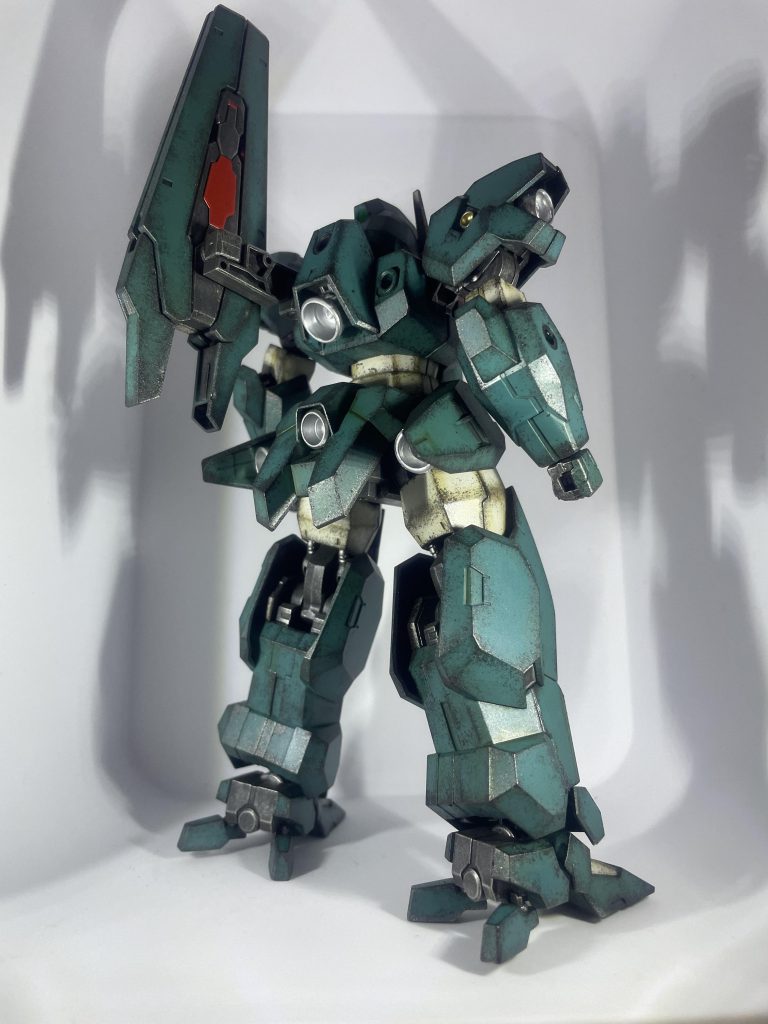 わたしの大好きなこの角度、バーニアたくさん！大好物です。ちなみにバーニアって何色にするのがいいのでしょうか。赤？青？よくわからなくて、とりあえずシルバーのみにしておきました。勉強します。