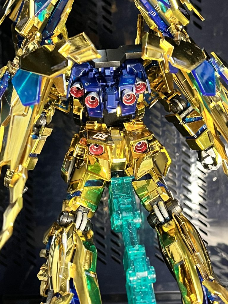 お気に入りはこのバックショットでしょうか。全体的にデカールを70弱貼ったんですが、金色で全然目立ちませんね。