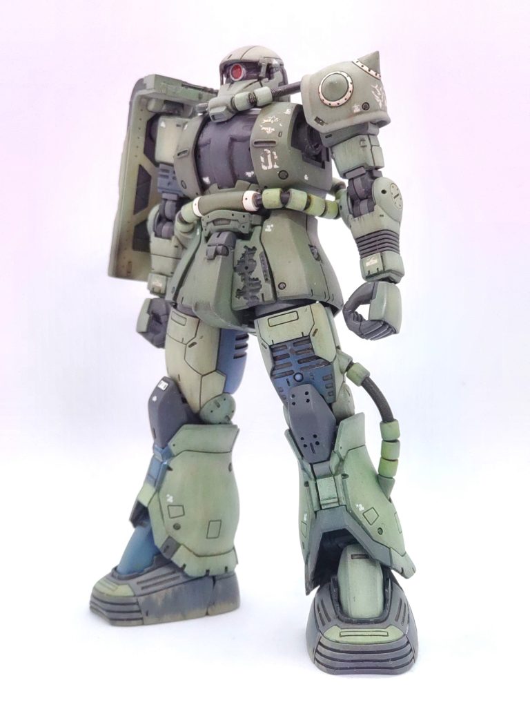 汚れより退色感を出したかったので、機体色は通常よりかなり白くしました。エナメル塗料の、レッド・スカイブルー・オレンジ・グリーンを、ラムダムに置いて、色目が残る様に伸ばしたりして溶剤で拭き取りました。