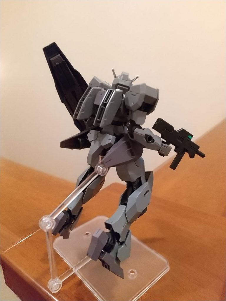 色合い的にゼータプラスやデルタプラスを彷彿とさせるキットですね。強引に可変機にさせたりするのもアリでしょうか…？