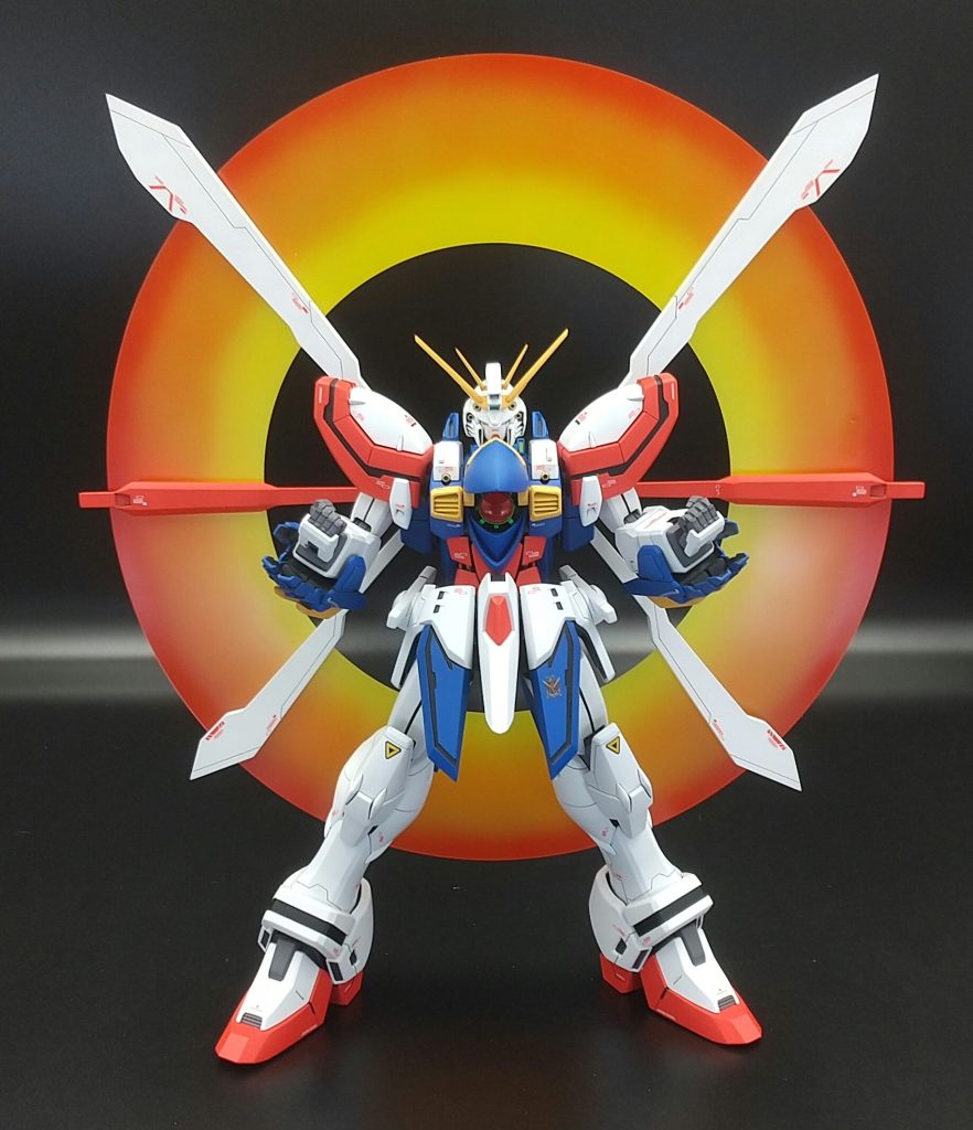 胸のハッチオープン時に顔が隠れるのが嫌だったので、開閉は差し替え式にして位置調整しています。MGゴッドのマルチプライヤーは小さく感じたため、プラ材と旧MGウィングゼロのレンズパーツから作成しています。