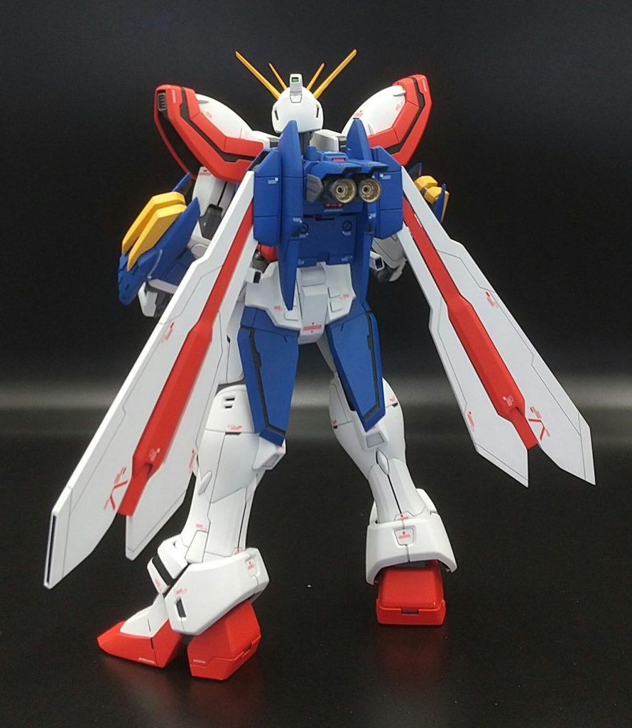 コアランダーは一体成型の各パーツを切り離して整形、ウィングはかなり大型化しました。ウィング基部のユニットはボールジョイント接続で、若干ですがウィング角度を調整できます。バーニアはシャープなWAVE製に交換しました。