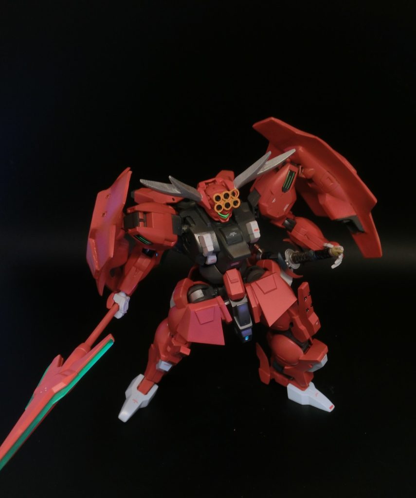 左腰部分に太刀を装着。