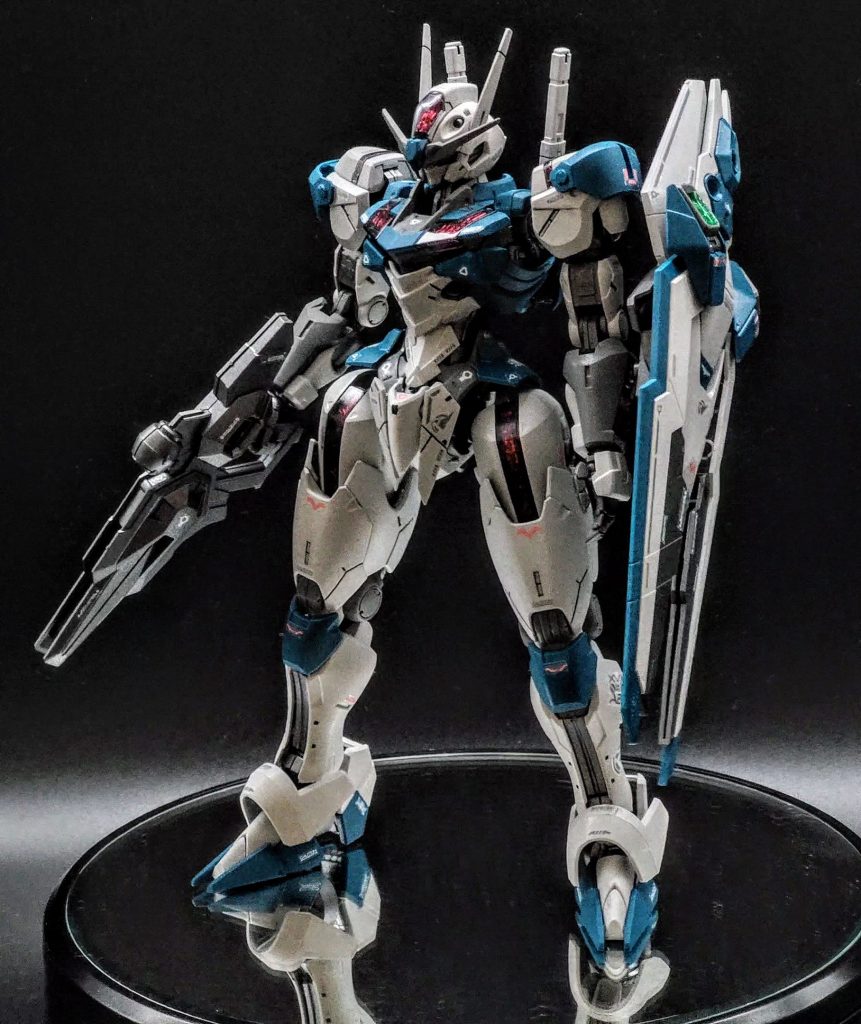 薄いグレー、ブルーグレー、濃いグレーの3色で塗装しました。撮影ブースで撮ると明るくなってしまい肉眼よりも白っぽくなっています。  