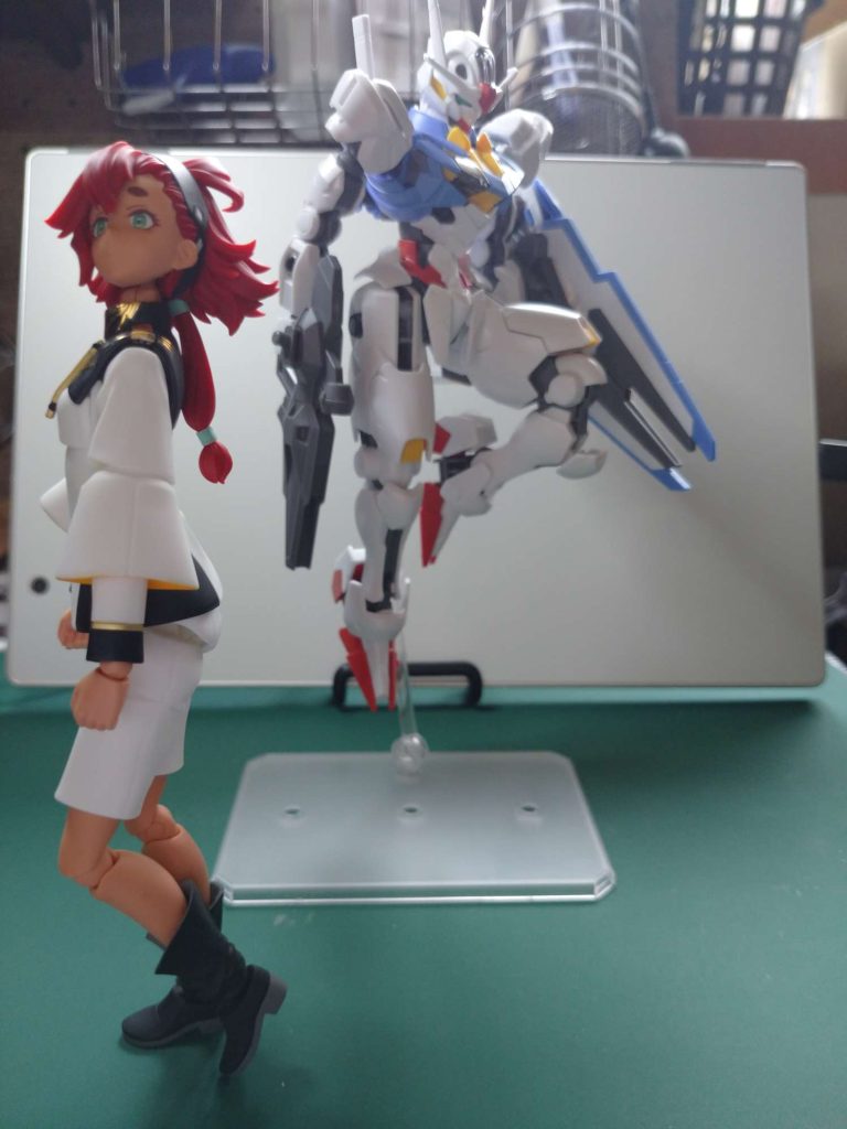 キービジュのポーズで、エアリアルはまだ素組だけど十分カッコいい