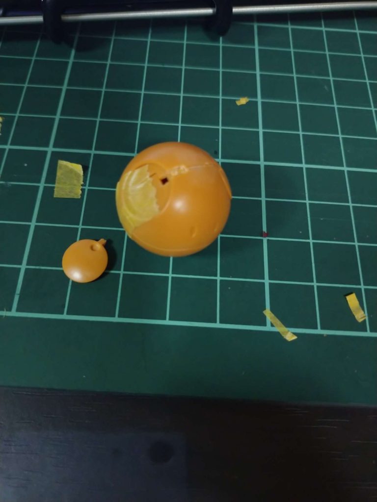 ハロの合わせ目消そうとしてミミに接着剤付いて頑張ってたら折れました……私のハロは片耳しか開かなくなりました……