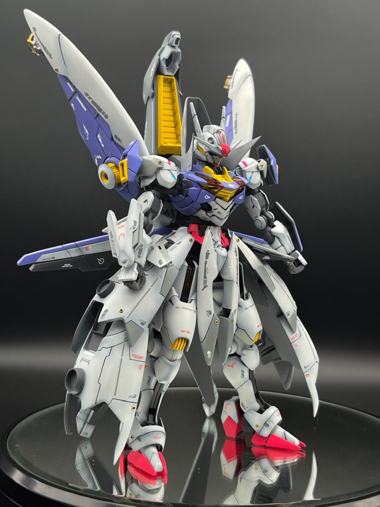 ▲全体の工作について魔法使いメカらしい風貌、とは言ったもののどうしたものかと悩みつつ、エアリアル本来の美しさを損なわないように各部にパーツを足していきました。