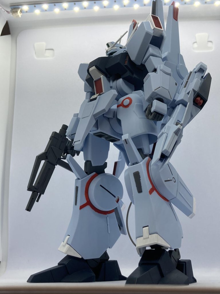 シルヴァ・バレト ファンネル試験型シルヴァ・バレトを大型ファンネルの試験用に改修した機体。地球連邦軍の有線式大型ファンネルは機体と同時期に開発が勧められ、後のサイコミュ搭載機(ガンダムデルタカイなど)に影響を与えた。