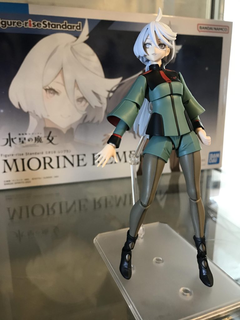 初心者🔰タイツラインを紙やすりで軽く削り、ガンプラリアルマーカーで何度も色つけしました😊✋