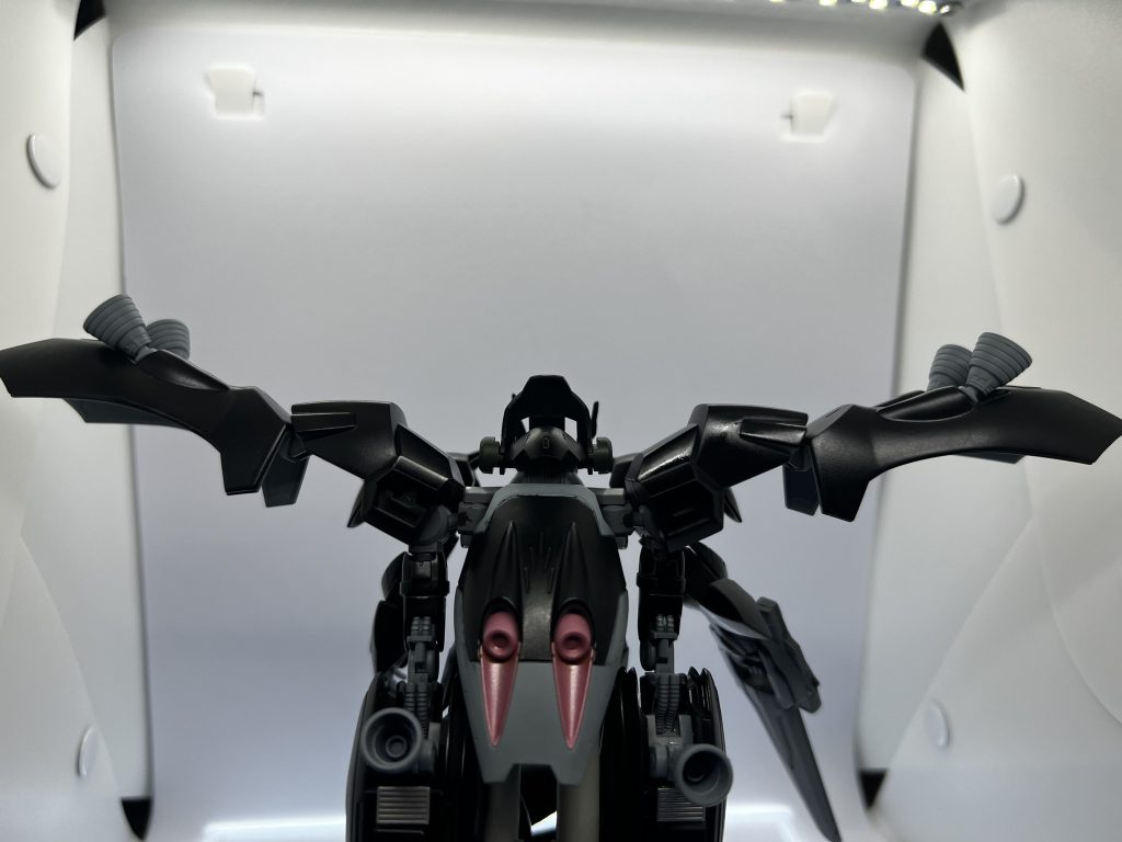 後ろの翼を広げるとこんな感じ。大きさというか威圧感は割りと文句無し……