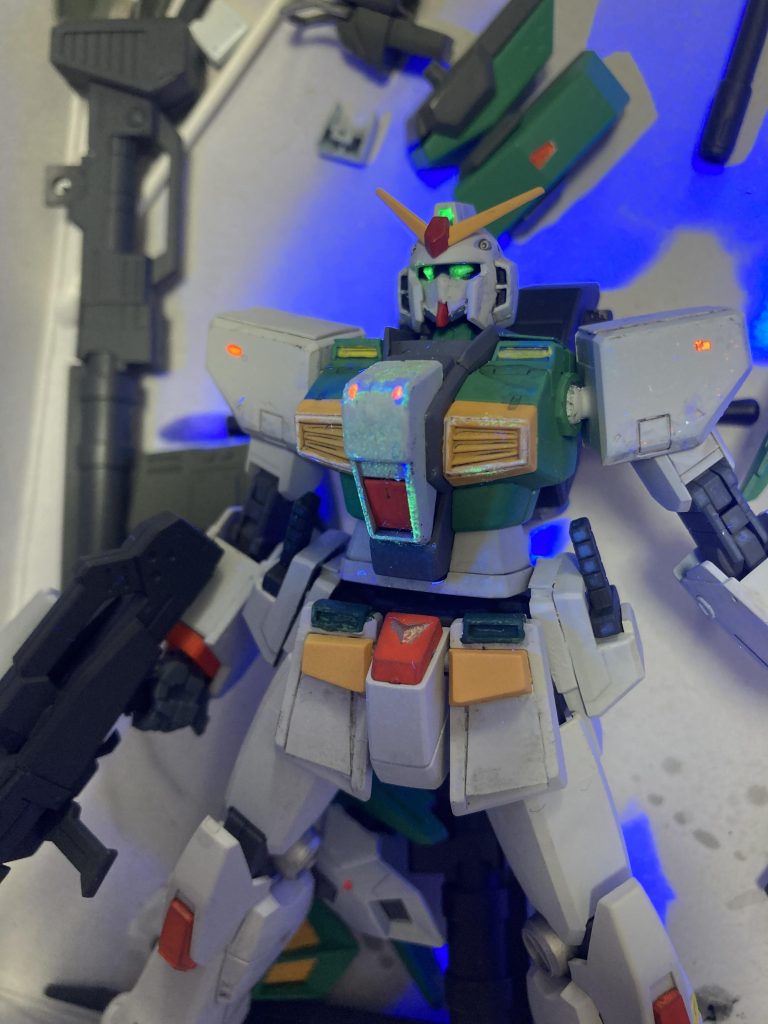 例によってセンサー部は蛍光塗料で紫外線蛍光します。