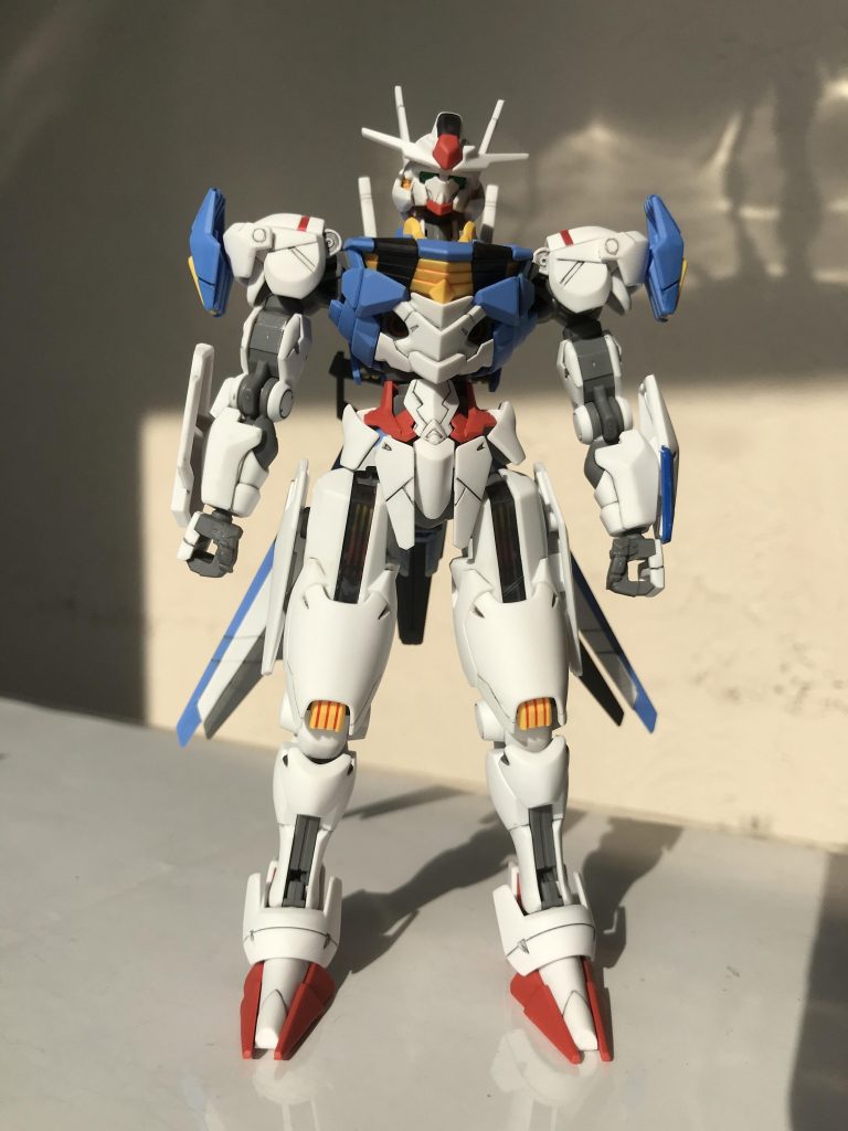 初心者🔰膝や黄色の成型色には、リアルマーカーオレンジ色をあえて使い、奥行を出して見ましたが奥行より、エンジンが着いているみたいになりました😅