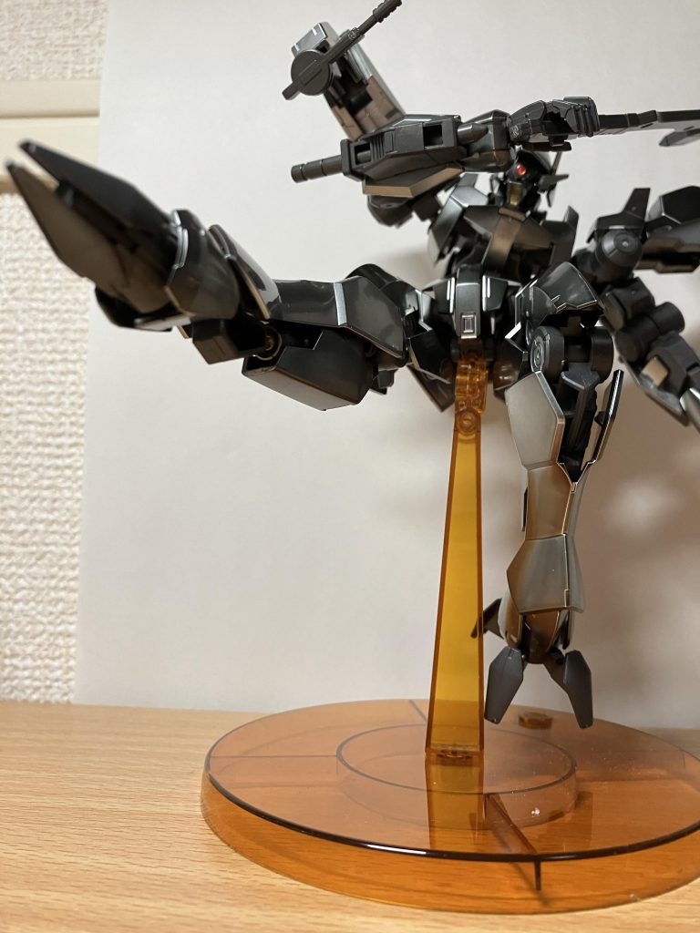 武装② 足ドリルラフタ殺しの武器ゲテモノ兵器ですね笑このキック食らった漏影の手がビクビクしてるの残虐性感じましたこんだけ怖え見た目と活躍なのに、メインキャラ誰も殺してないラスボスなんですよね…笑