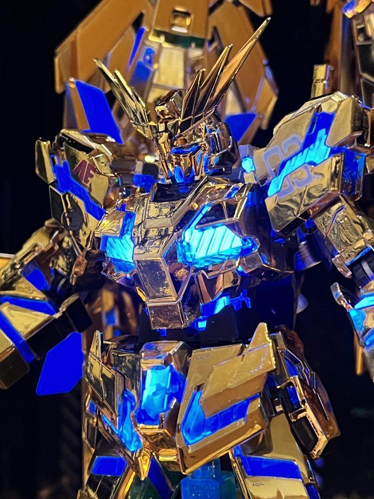 武装も一応塗装したのですが、フェネクスが武器を持ってるイメージがなかったので持たせてません。波打ってる箇所があるので1週間ほど待って、コンパウンドしようかな。