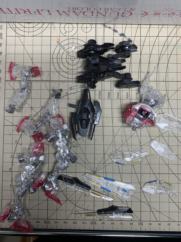 この後光沢トップコートで完成です。クリアパーツが綺麗です♪ありがとうございました。