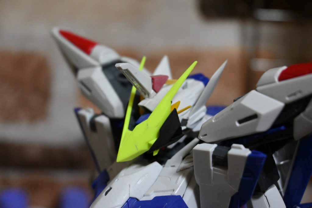 頭部のトサカはジャンクのジャスティスヘッドから移植しました。